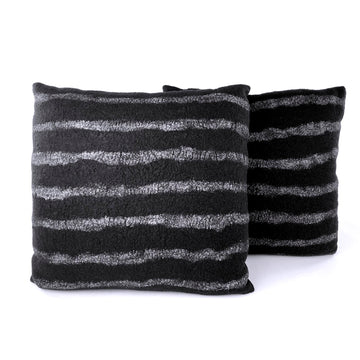 Lines Pillow Black